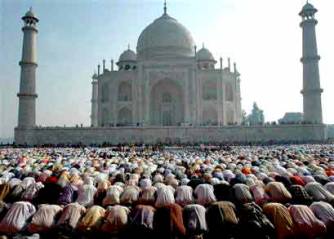 Indian-Muslims-praying